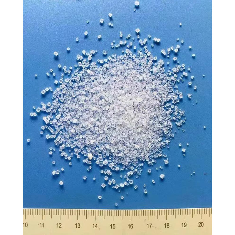 El sulfato de amonio es una sal inorgánica que es un sólido cristalino blanco que es fácilmente soluble en agua y tiene una solución acuosa débilmente ácida.