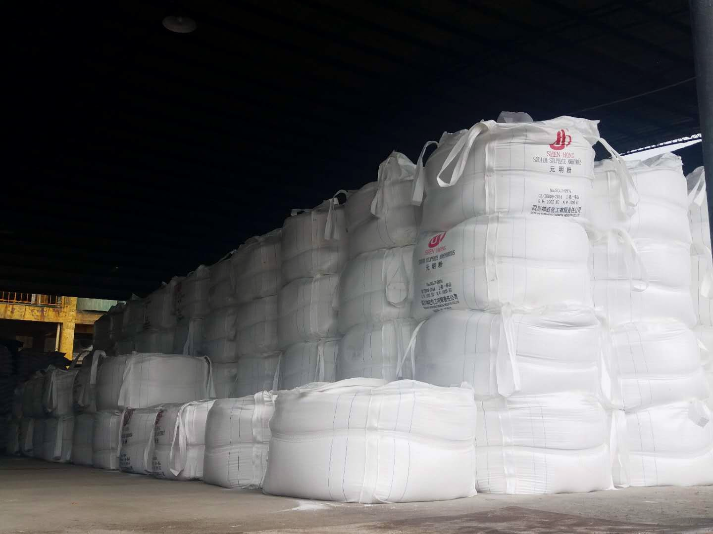 bulk bags of sodium sulfate anhydrous in the warehouse