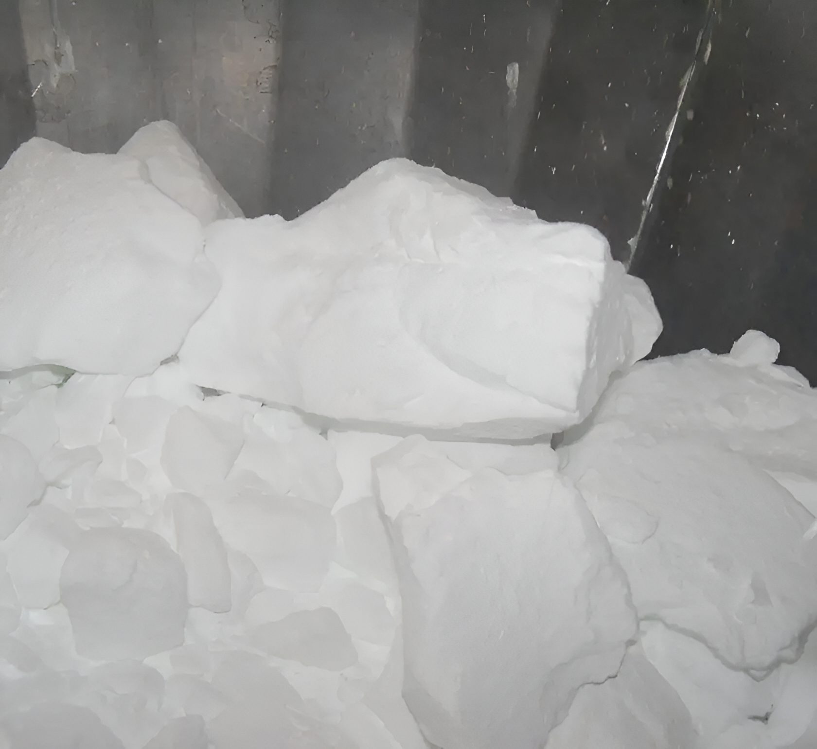 caked soda ash light