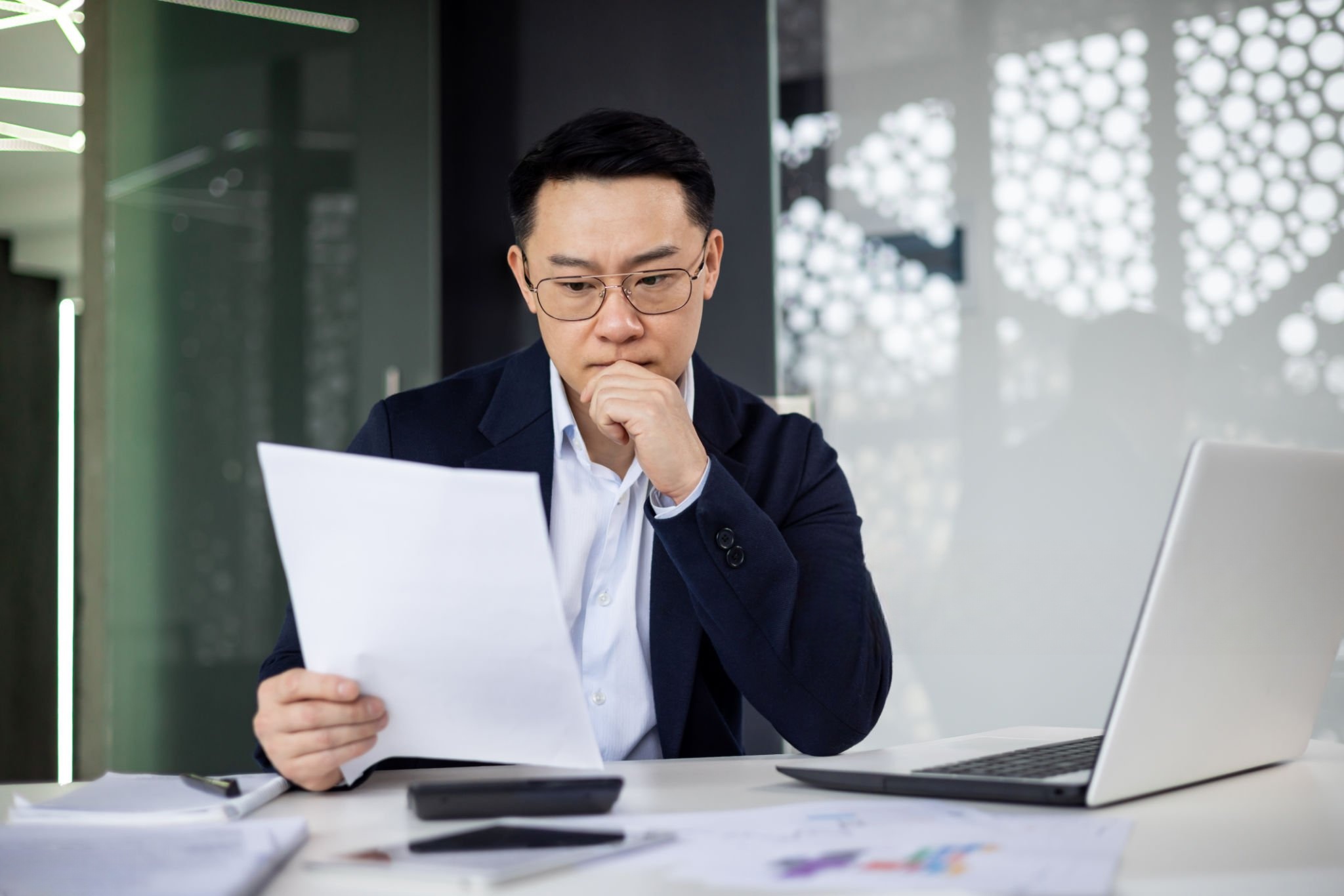 procuring manager thinking about contract of anhydrous sodium sulfate