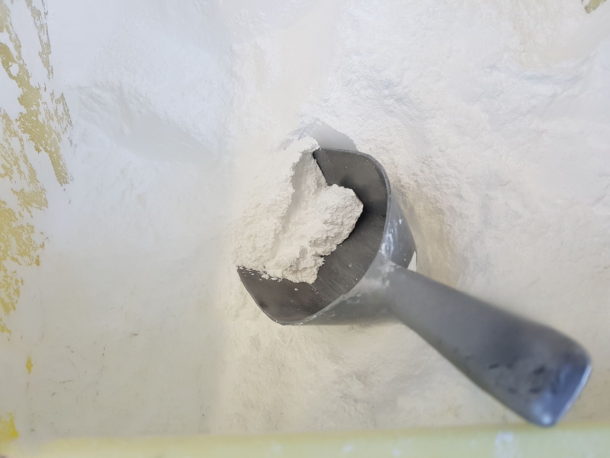 caked sodium carbonate